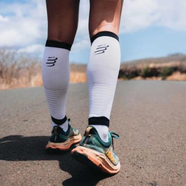 Gemelera de Compresión R2 3.0 White/Black Compressport - Imagen 3